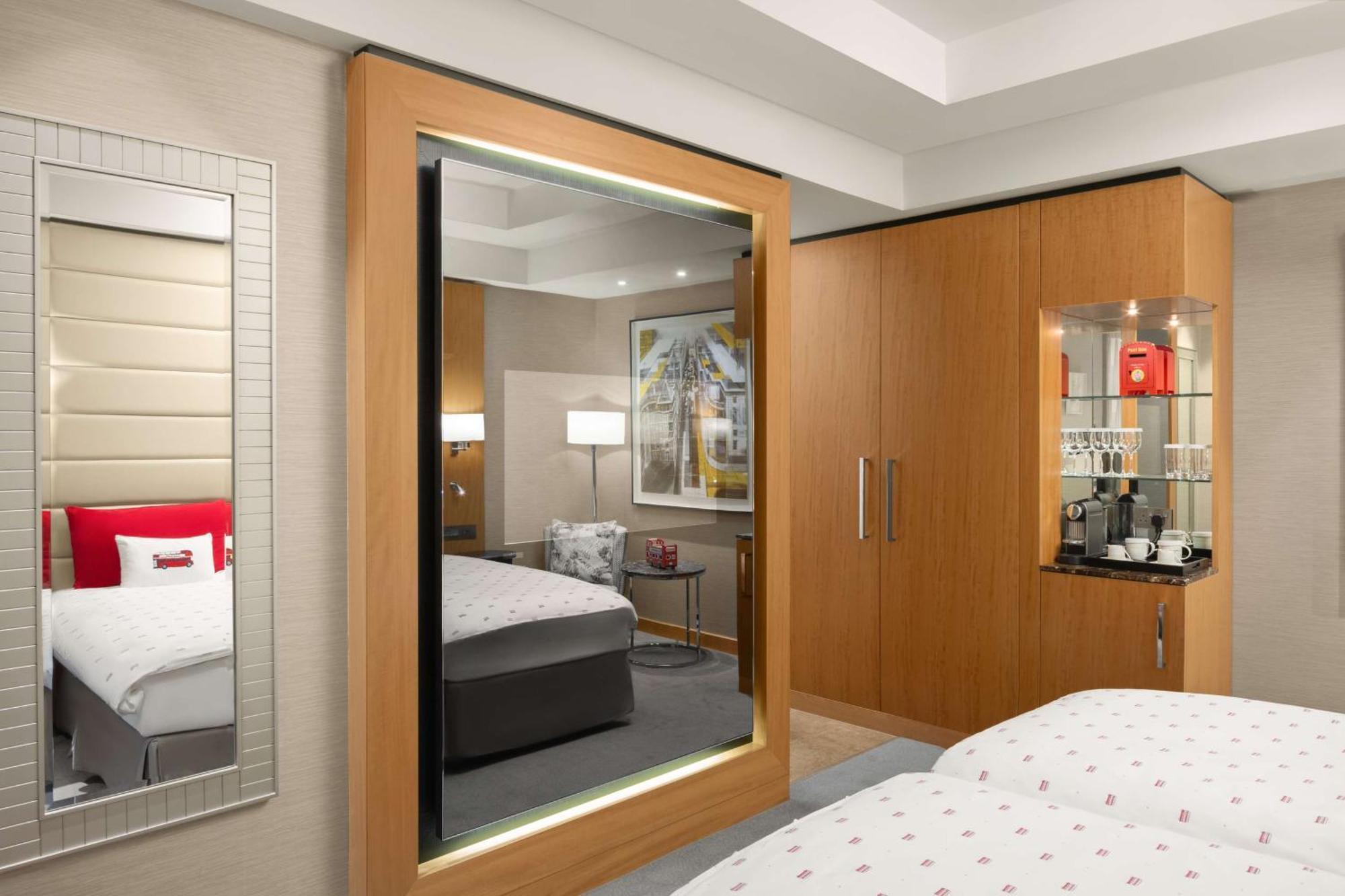 Conrad London St James Exterior foto A room at the hotel
