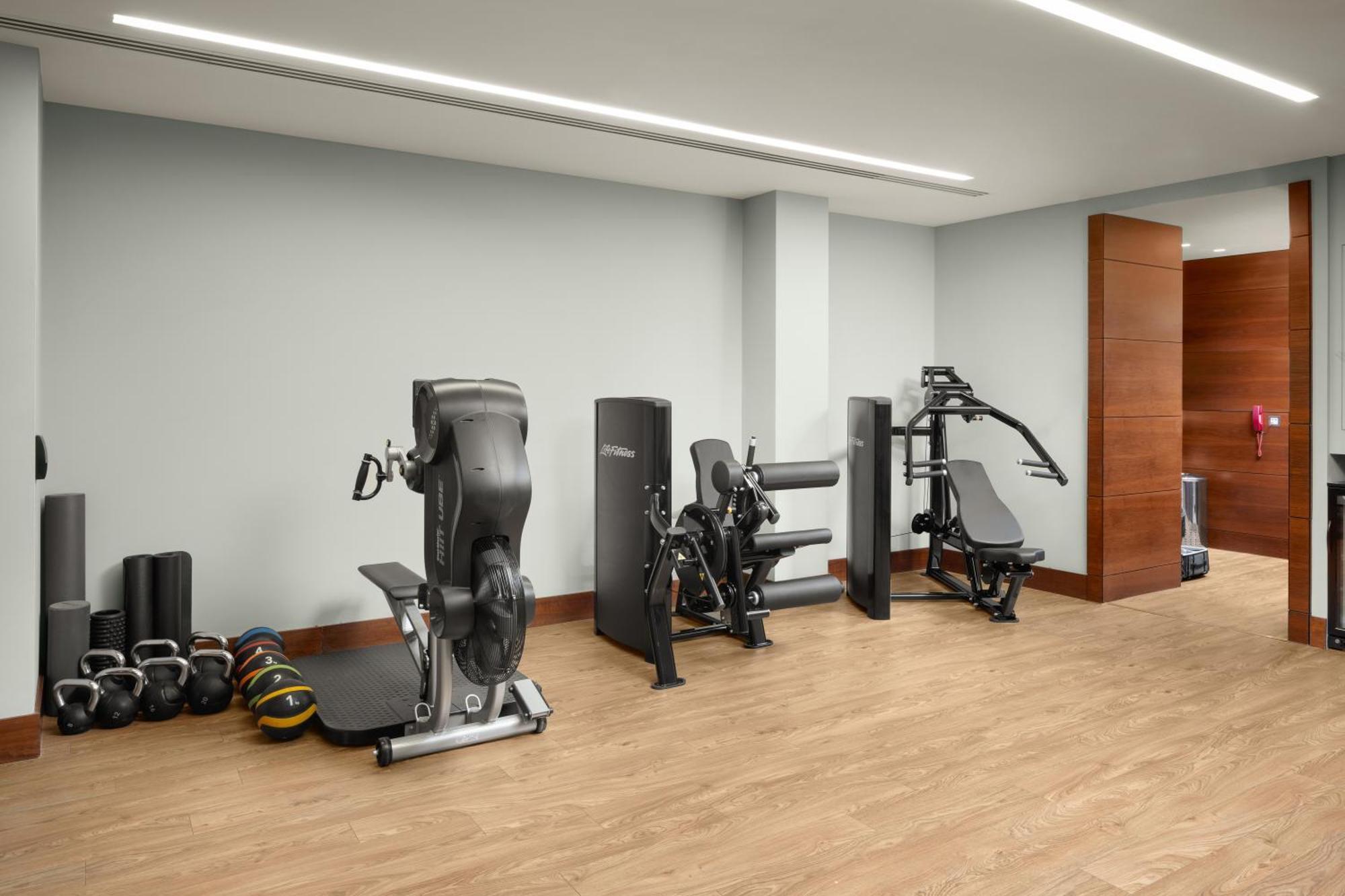 Conrad London St James Exterior foto The gym at the hotel