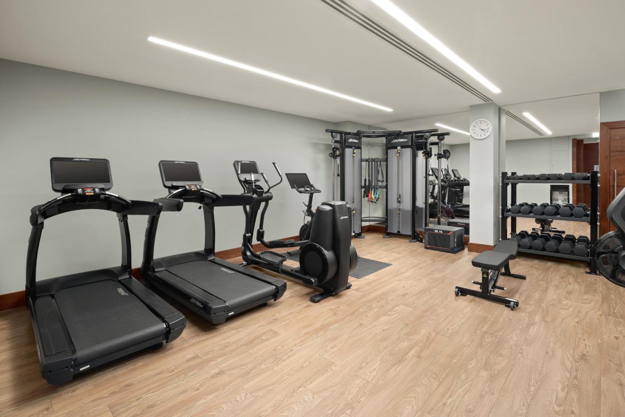 Conrad London St James Exterior foto The gym at the hotel