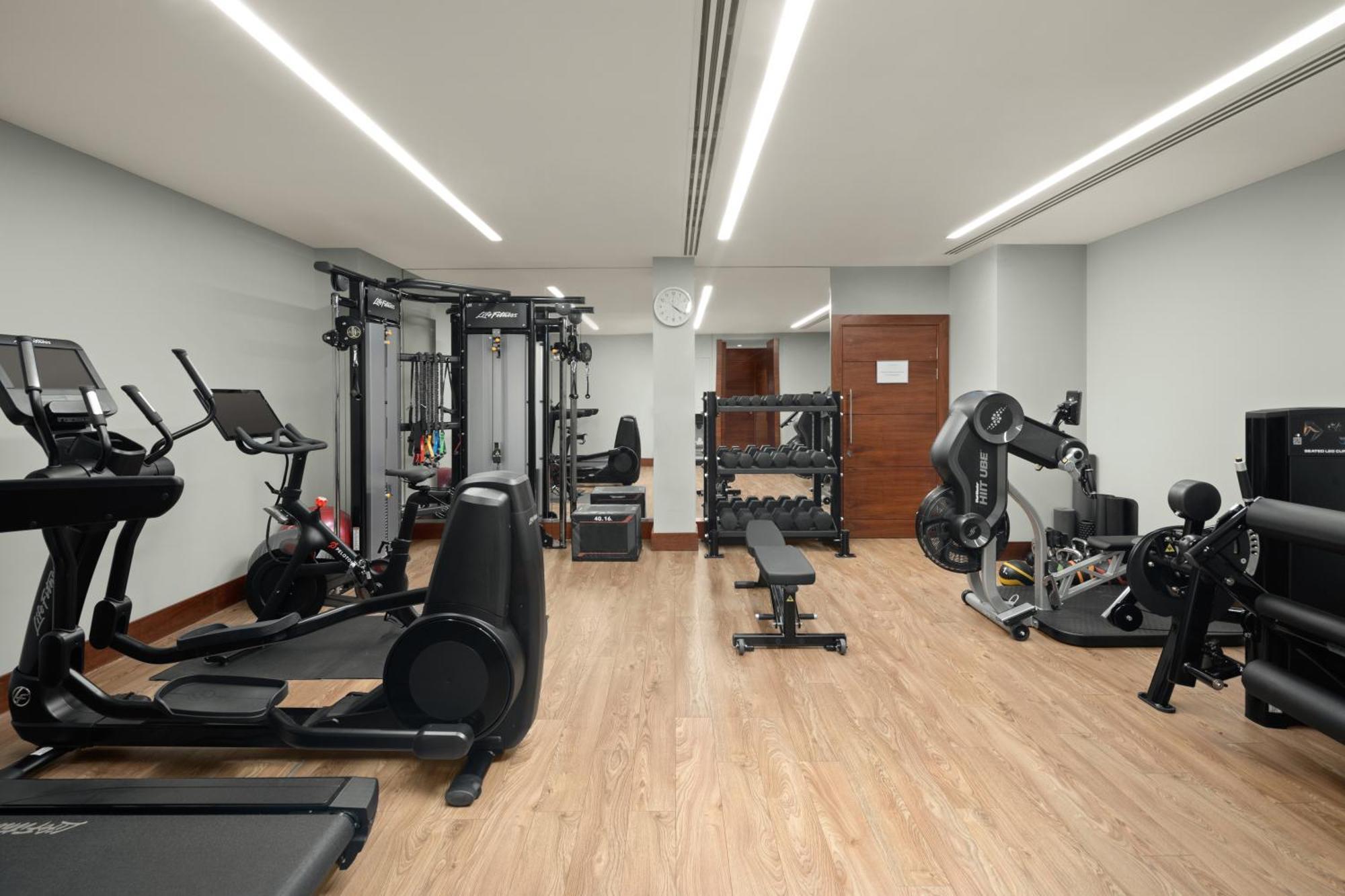 Conrad London St James Exterior foto The gym at the hotel