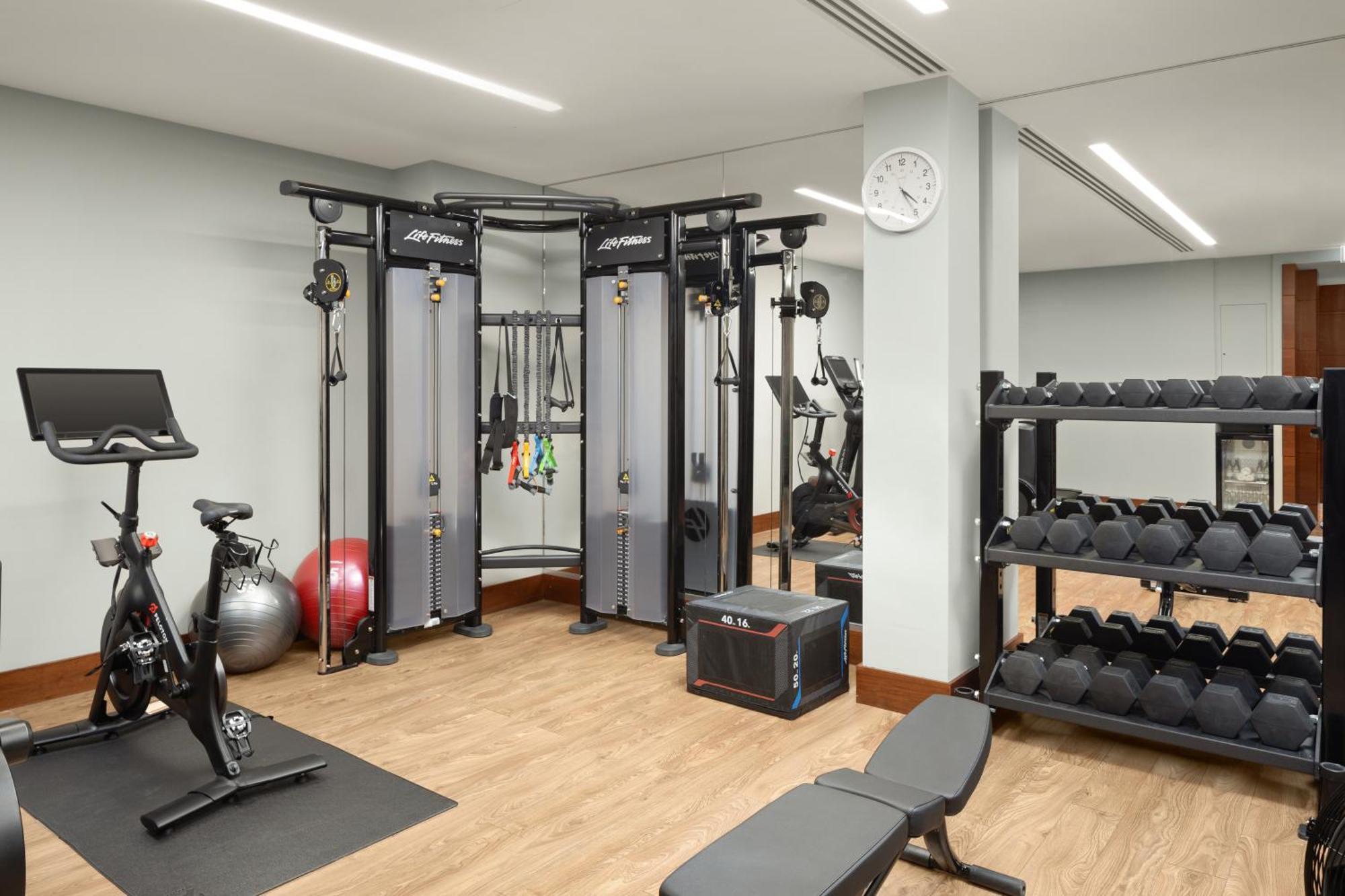 Conrad London St James Exterior foto The gym at The Ivy Collection